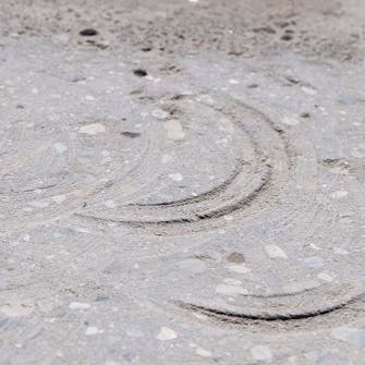 Grovsliping av betong Grovsliping av betong: Den grove koppen kan lage veldig dype spor